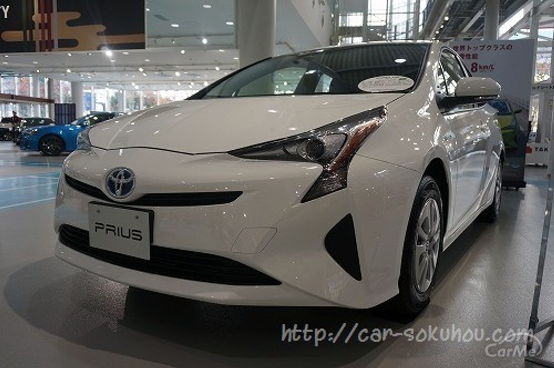 トヨタ プリウス 2016