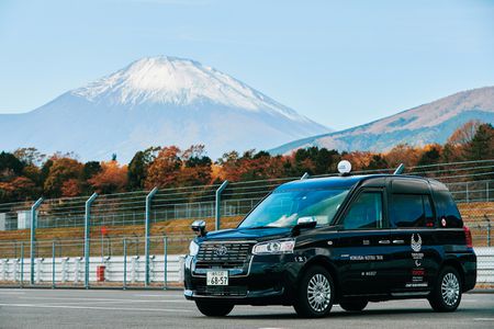 アヘッド 22年ぶりに誕生したタクシー専用車〜JAPAN TAXI
