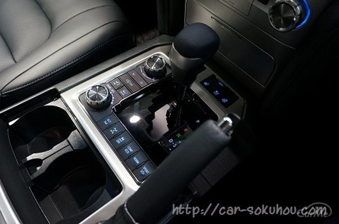 トヨタ ランクル200 2015