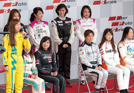 モタスポ見聞録 Vol 3 女子だけのプロレース始まる 車ニュース 中古車情報 中古車検索なら 車選びドットコム 車選び Com