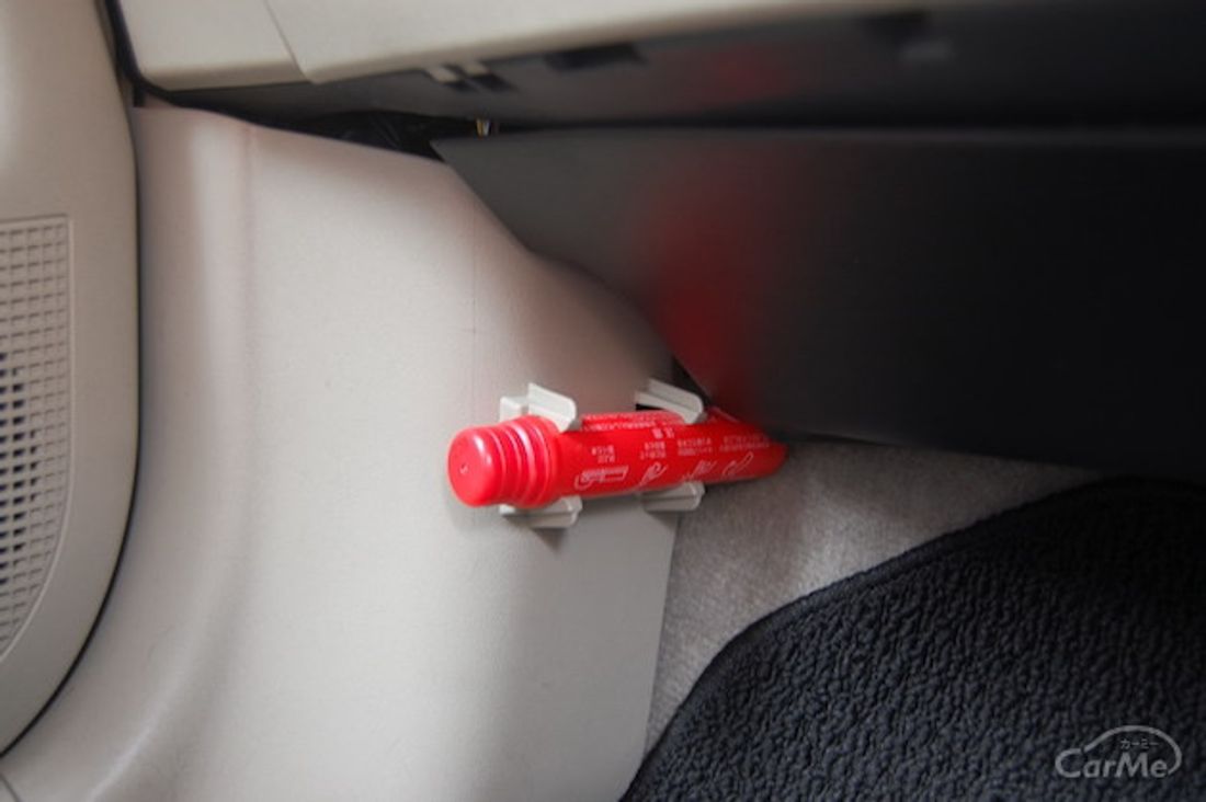 発炎筒っていつ使うの トンネルで使ってはいけない 発煙筒の使い方と注意点をご紹介の写真 1枚目