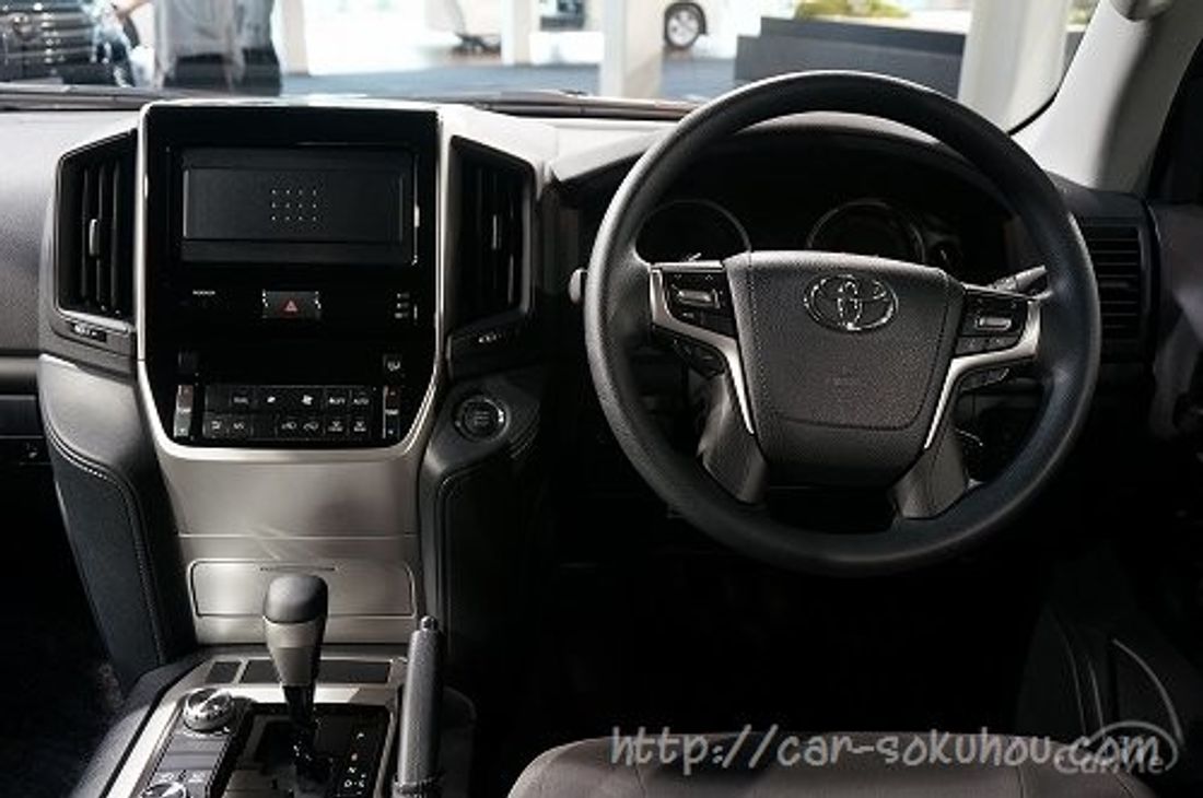 トヨタ ランクル200 2015