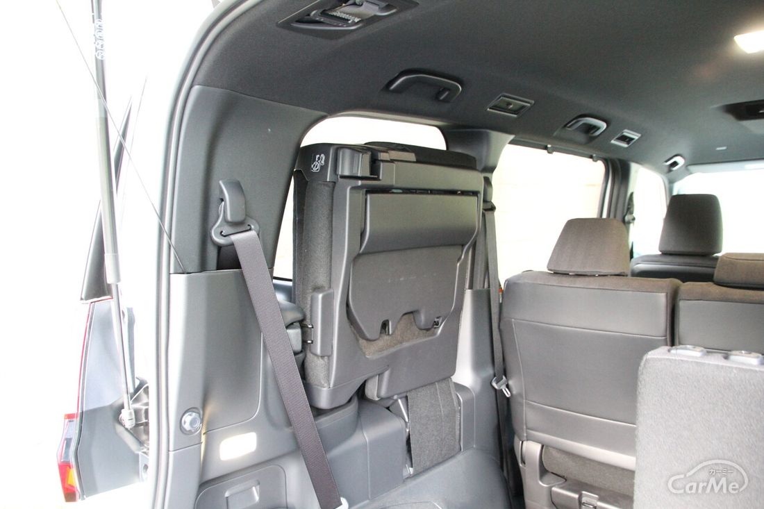 トヨタ 新型ノア＆ヴォクシーの荷室(トランク)の使い勝手をチェック【プロ徹底解説】 by 車選びドットコム
