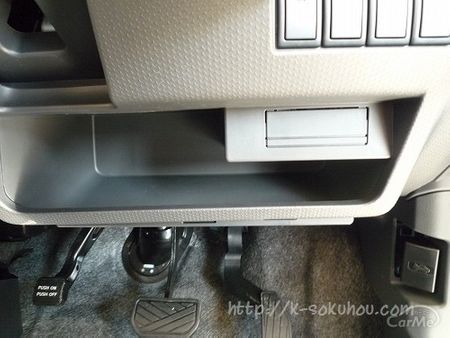 スズキ ハスラーの収納スペース１ インパネまわりの収納は多い 車ニュース 中古車情報 中古車検索なら 車選びドットコム 車選び Com