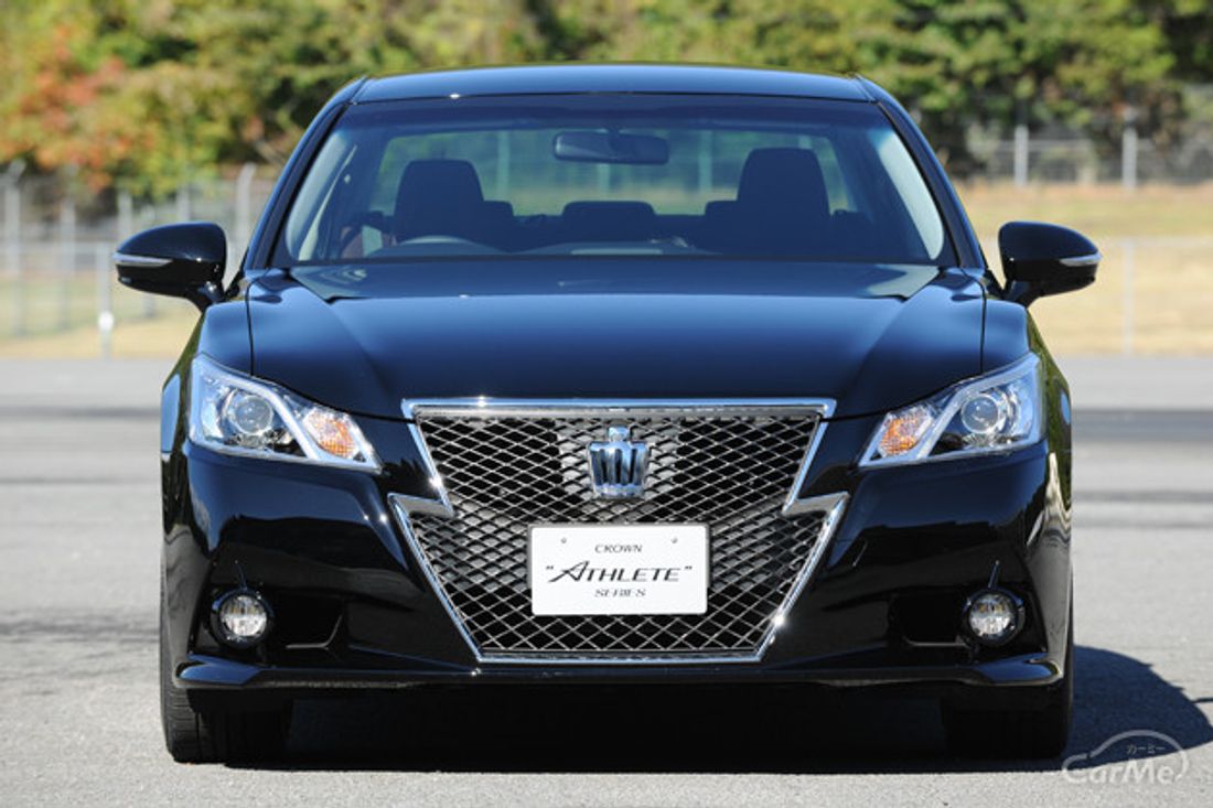クラウンアスリートにイナズマ型グリルが採用された理由とは 車ニュース 中古車情報 中古車検索なら 車選びドットコム 車選び Com