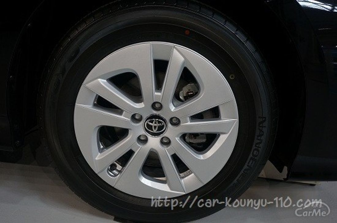 トヨタ プリウス 2016