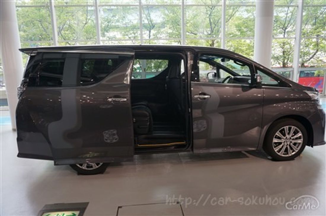 トヨタ ヴェルファイア ゴールデンアイズ 2016