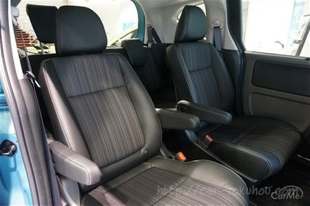 先代よりも快適 6人乗りフリードの2列目シート画像レビュー