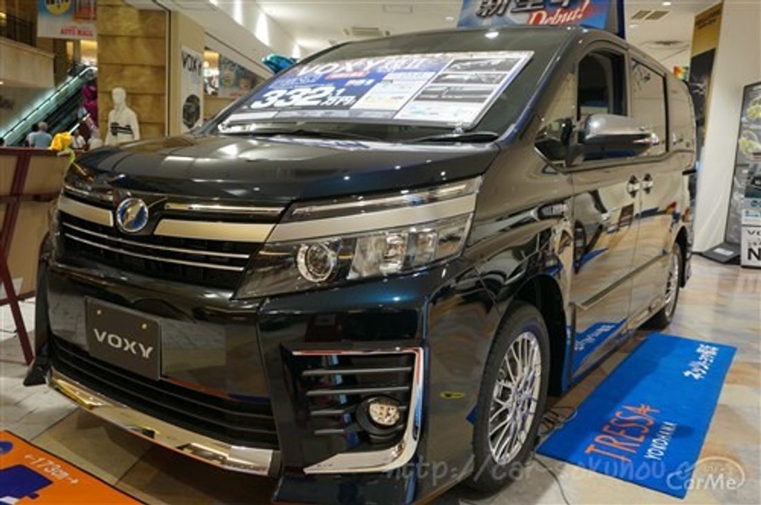 トヨタ ヴォクシー 2016