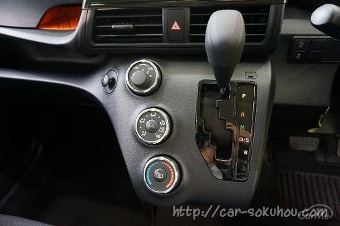トヨタ シエンタ 2015