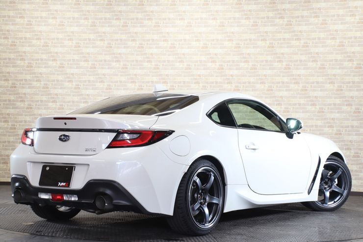 R.3(2021)年 スバル BRZ 2.4 S ADVAN 18インチ フジツボマフラー パールホワイト 走行19,5