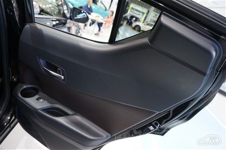 やっぱり少ない トヨタchr C Hrの収納スペースの使い勝手レビュー 車ニュース 中古車情報 中古車検索なら 車選びドットコム 車選び Com やっぱり少ない トヨタchr C Hrの収納スペースの使い勝手レビュー 車ニュース 中古車情報 中古車検索なら 車選びドットコム 車選び Com