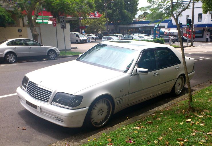 ドイツ ユーロナンバープレート前後ペア ベンツ ロリンザー ロリンザーとベンツはどのような関係がある？ロリンザーの人気の秘密と