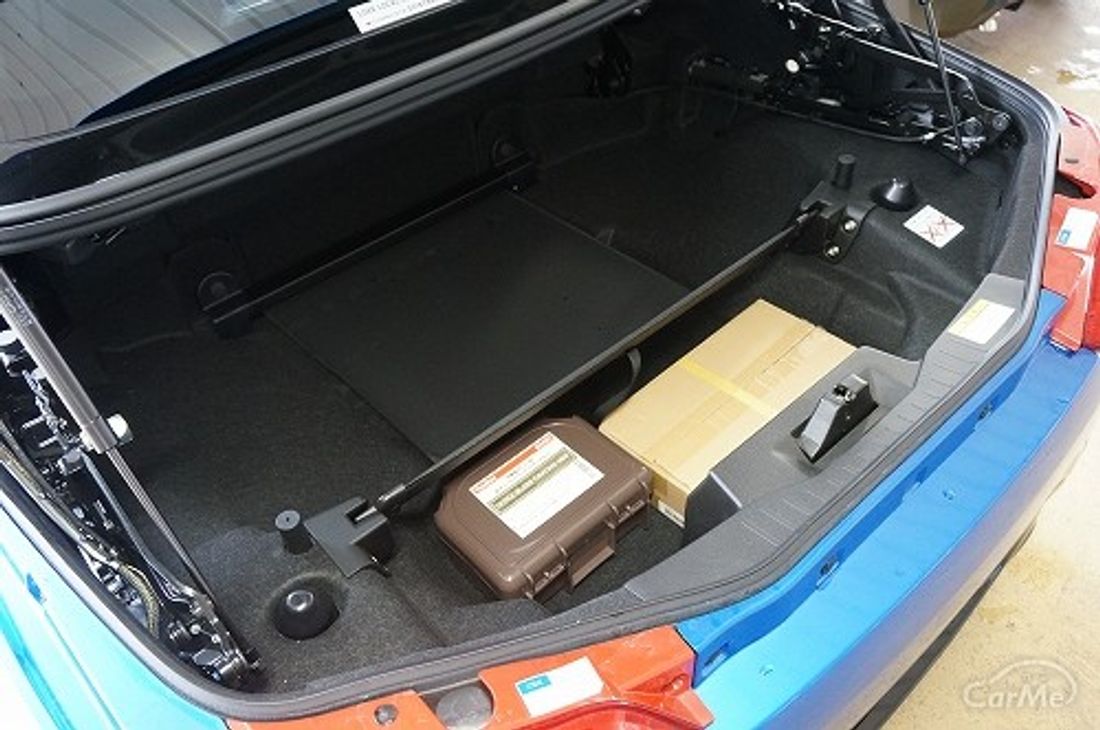 コペン セロの荷室サイズ ルーフを使用時と格納時の違いは By 車選びドットコム