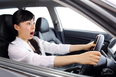 女性 運転