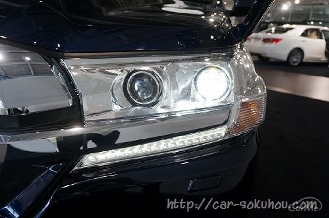 トヨタ ランクル200 2015