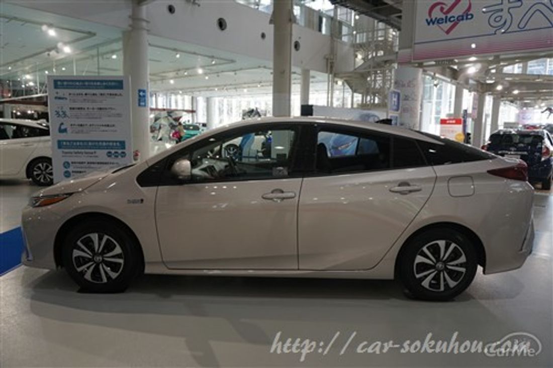 トヨタ プリウス PHV 2017