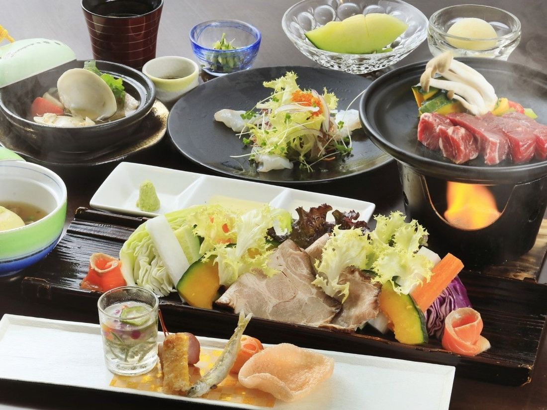 蓼科・北軽井沢・伊豆のワンちゃんと泊まれるホテルがアワード受賞!最上級コースのグルメをお得に愉しめる受賞記念プラン販売