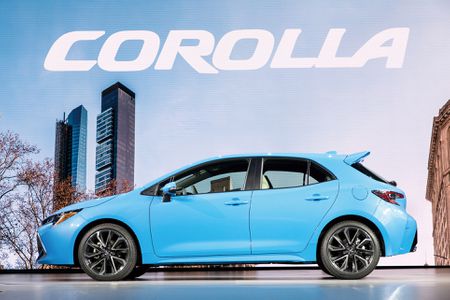 アヘッド トヨタ カローラスポーツ