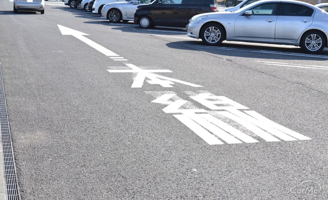 知らぬ間に道路交通法違反となっている可能性も…高速道路の駐車場、空きがなかったらどうすればいいの？ 