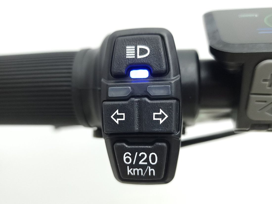 免許不要!ヘルメット努力義務の電動バイク!初回入荷モデルはおかげさまで大人気完売御礼!早くも次回は5月下旬に一部改良モ…