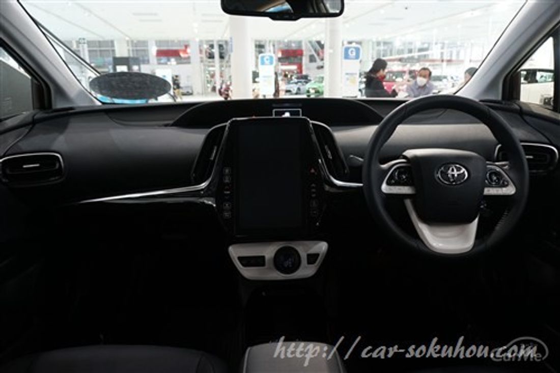 トヨタ プリウス PHV 2017