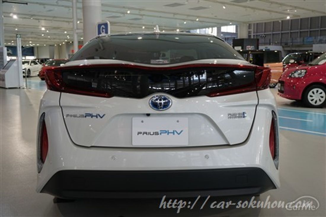 トヨタ プリウス PHV 2017