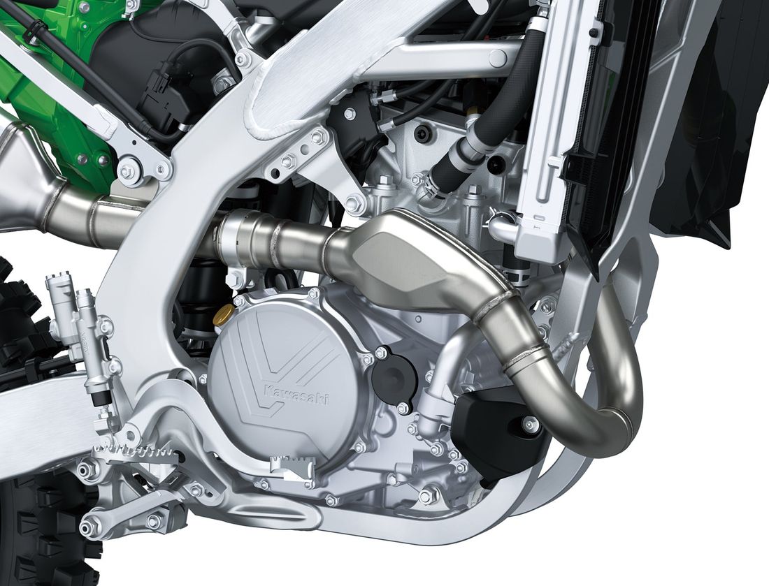 カワサキから5年ぶりのフルモデルチェンジとなった2024年モデル「KX450」「KX450X」の詳細情報を公開!