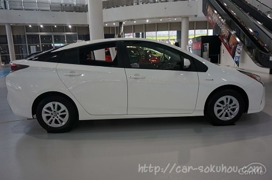 トヨタ プリウス 2015 Eグレード
