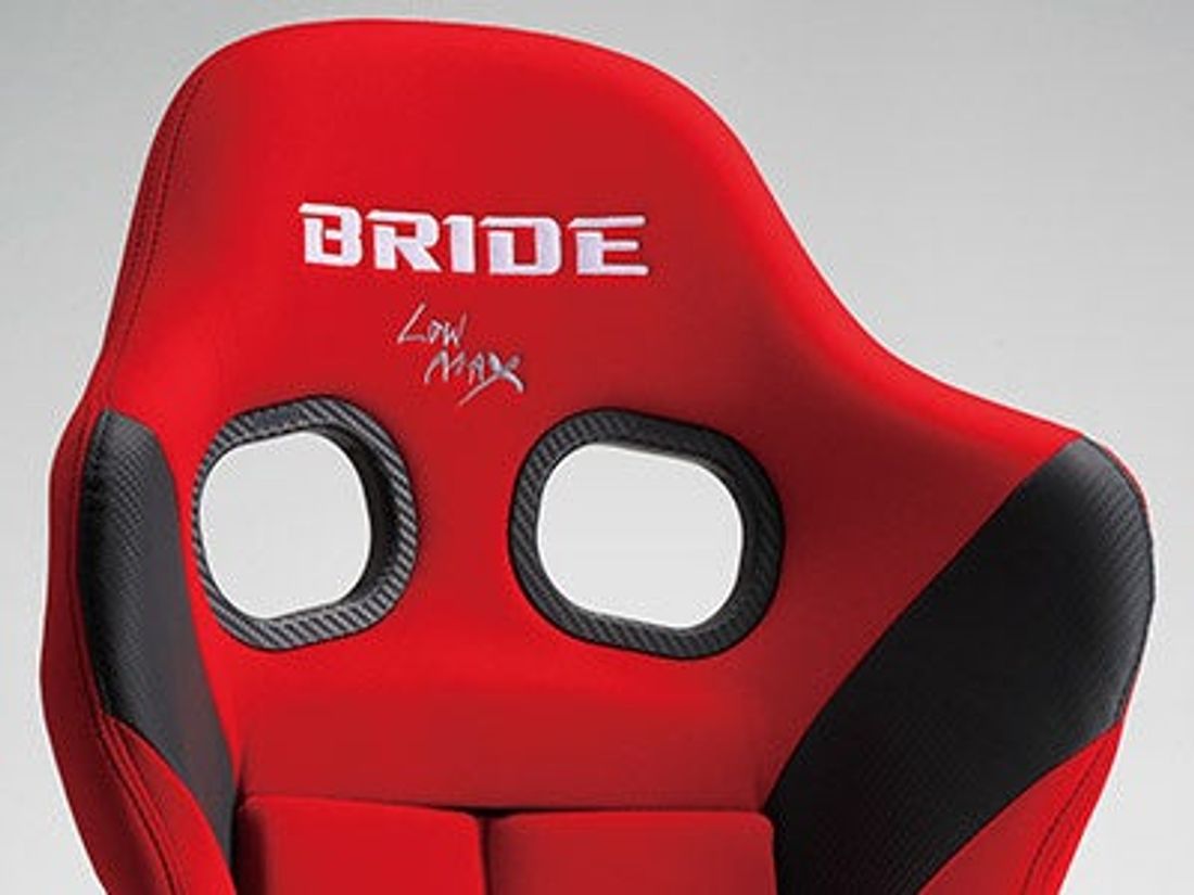 細身のドライバー向けチューニングのリクライニングシート「STRADIAⅢ EVO-S」新登場!!