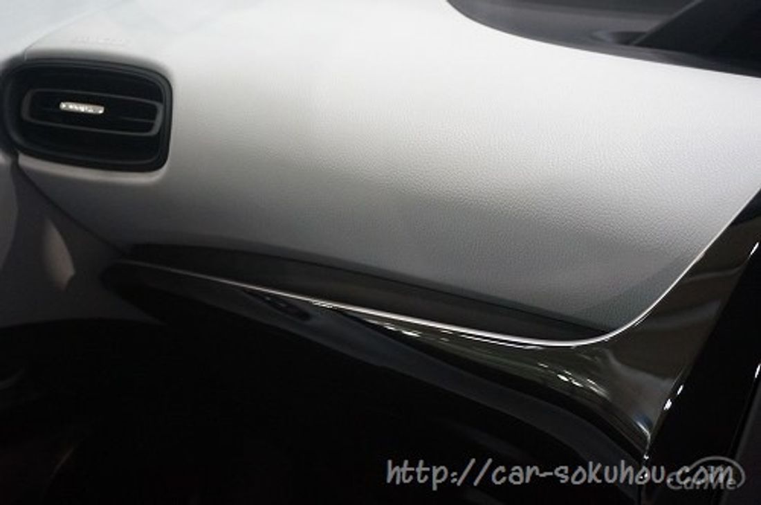 トヨタ プリウス Sグレード 2015