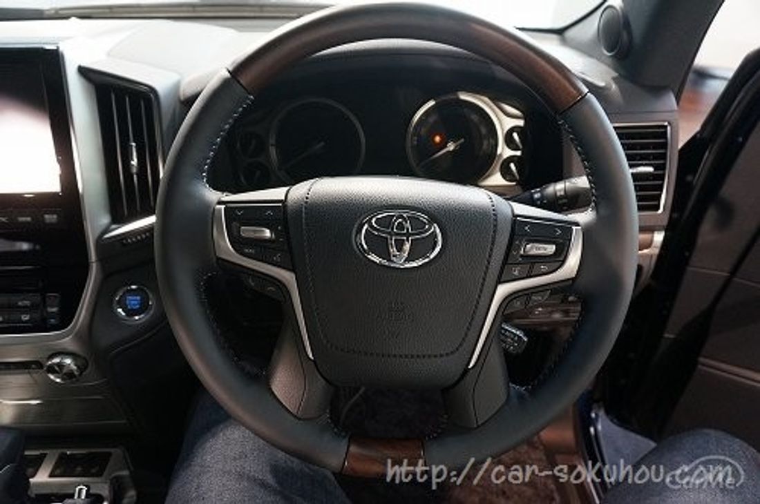 トヨタ ランクル200 2015