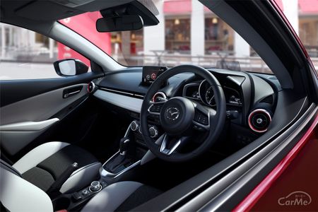 マツダ デミオ Mazda2 は車中泊も快適に過ごせるシートアレンジを用意 By 車選びドットコム