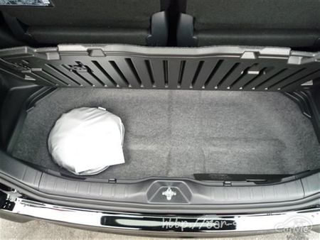 ヴォクシー Voxy の内装 ハイブリッドとガソリンの違いを徹底比較 車ニュース 中古車情報 中古車検索なら 車選びドットコム 車 選び Com