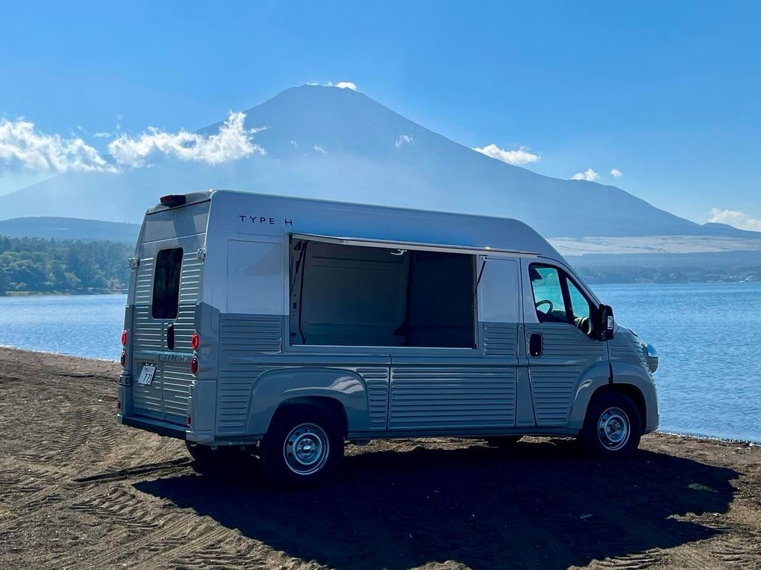 シトロエンHトラックをモチーフとした、レトロなスタイルの最新ワンボックスバン「タイプH」
