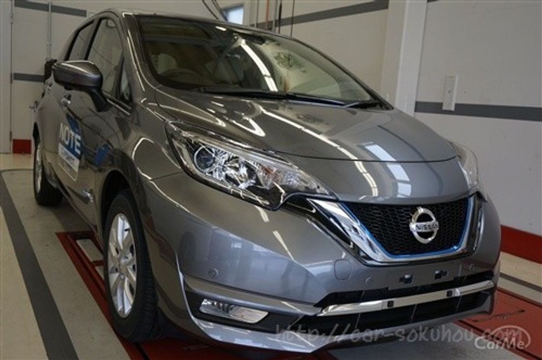 トヨタ プリウス PHV 2017