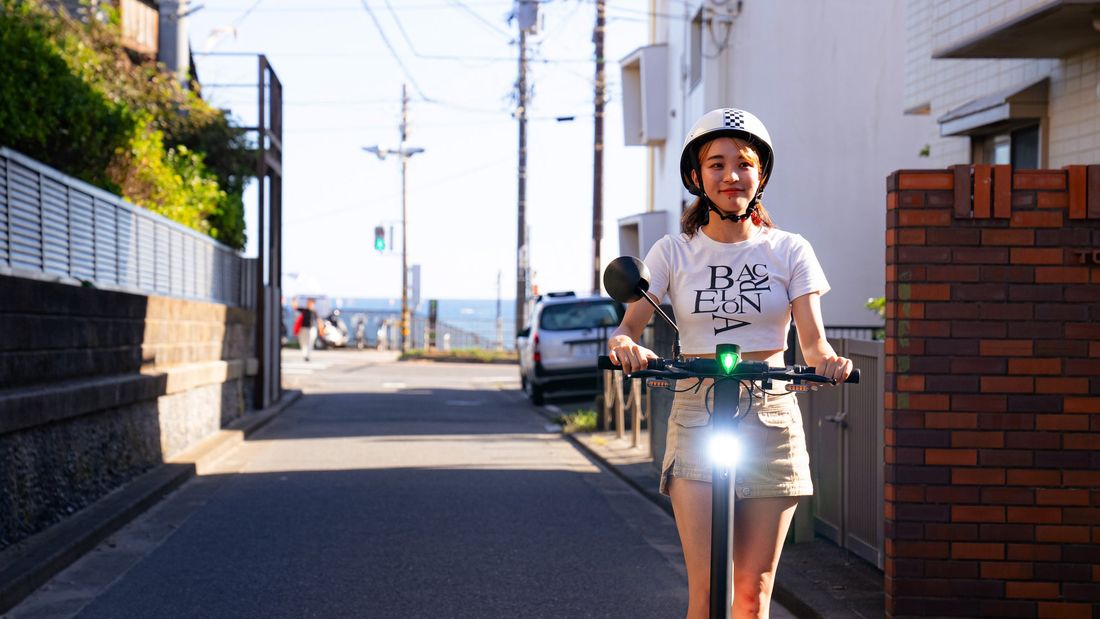 初心者や女性でも安心！歩道/公道走行対応電動キックボードを楽しもう！