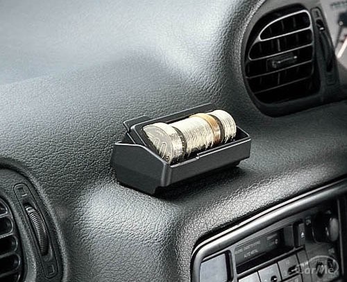 コインホルダーや球形コンパスなど 懐かしいカーアクセサリー5選