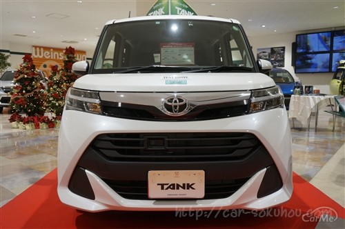 カスタムと標準車の違いとは タンク ルーミーの内装 インパネ比較