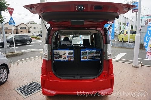 ソリオ 荷室の画像レビュー１ 奥行きは少し狭い By 車選びドットコム